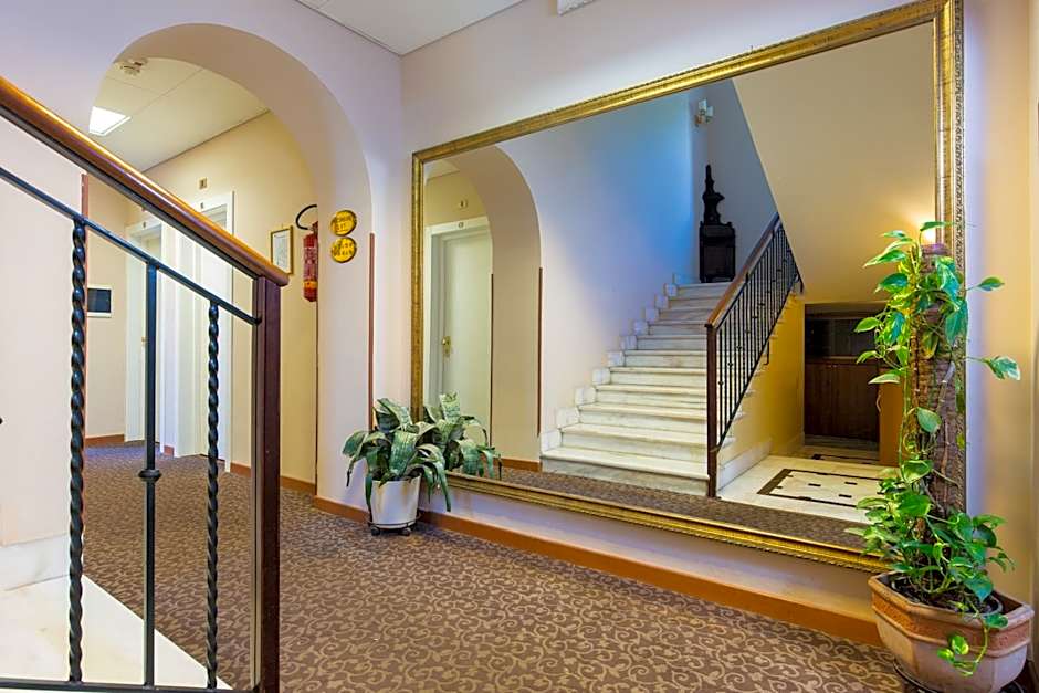 Hotel Arco Di Travertino