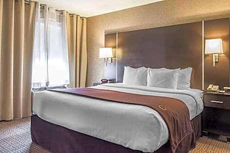 King Suite - Disability Access/Non-Smoking