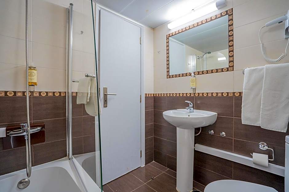 Dinya Lisbon Hotel & Lounge Bar