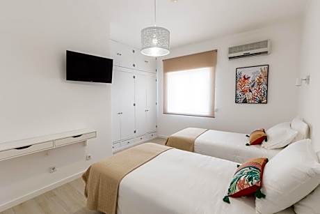 One-Bedroom Apartment with Twin Beds