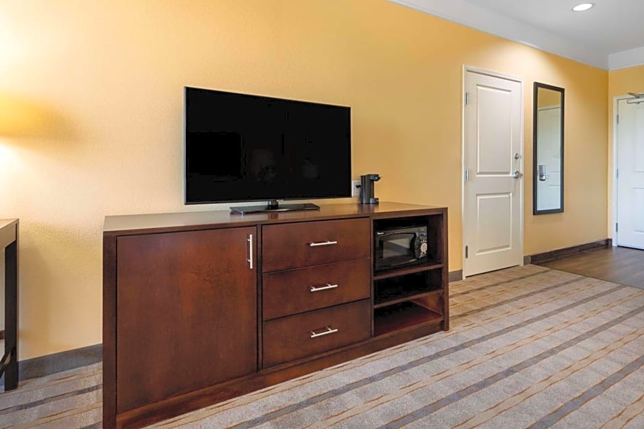 La Quinta Inn & Suites by Wyndham Houston Nw Beltway 8 / West Rd
