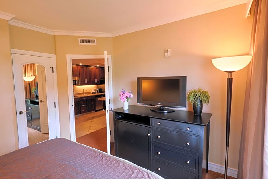 La Bellasera Hotel & Suites