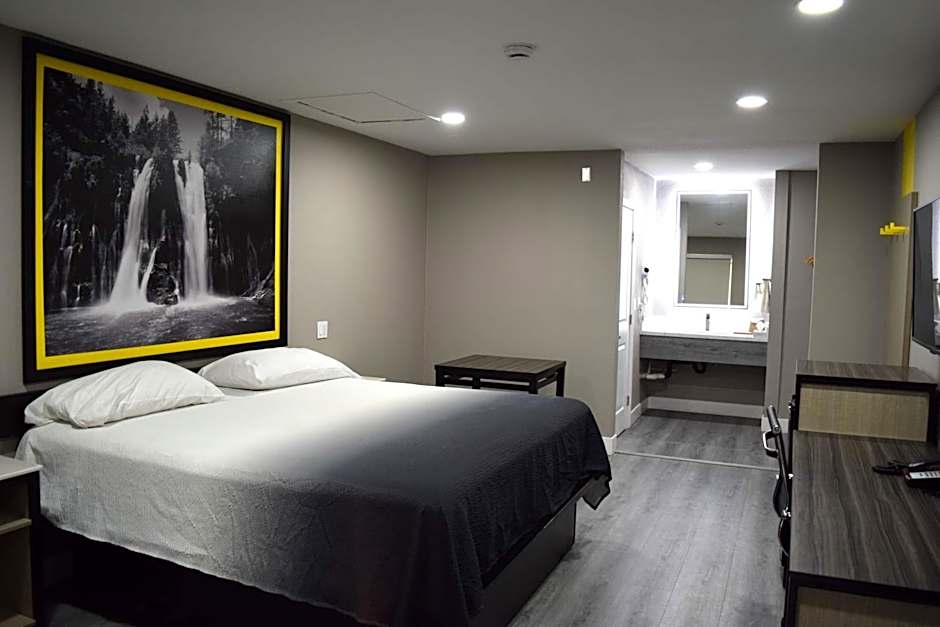Super 8 by Wyndham Visalia