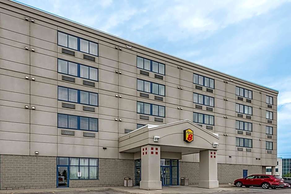 Super 8 by Wyndham Mississauga