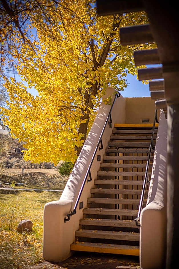 Sagebrush Inn & Suites