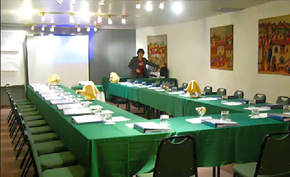 Hotel Alcalá Del Río