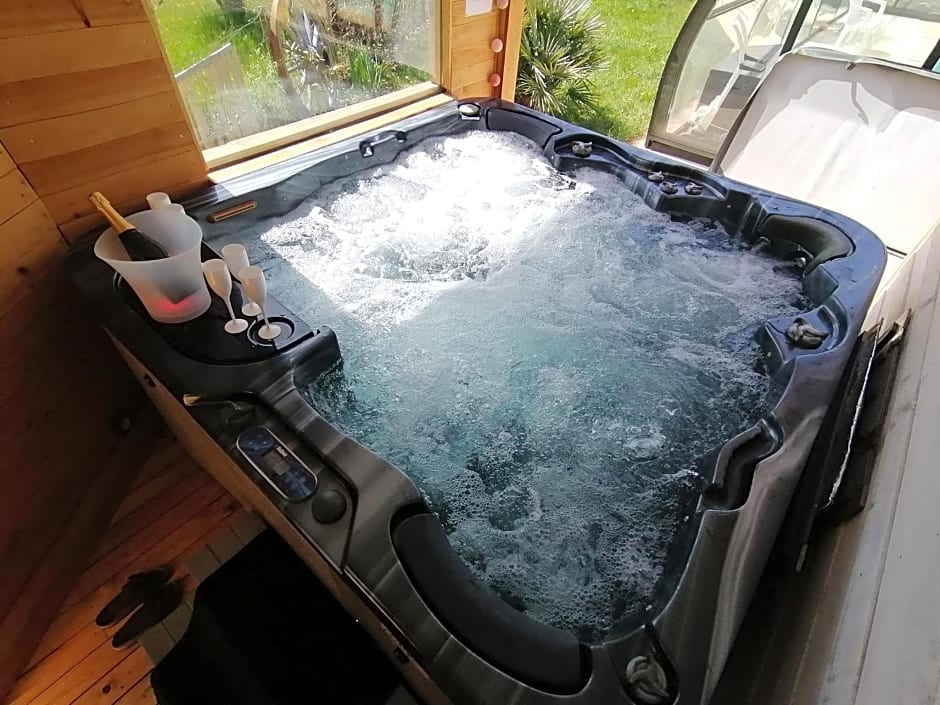 Chambre avec jacuzzi privatif "le pêcher"