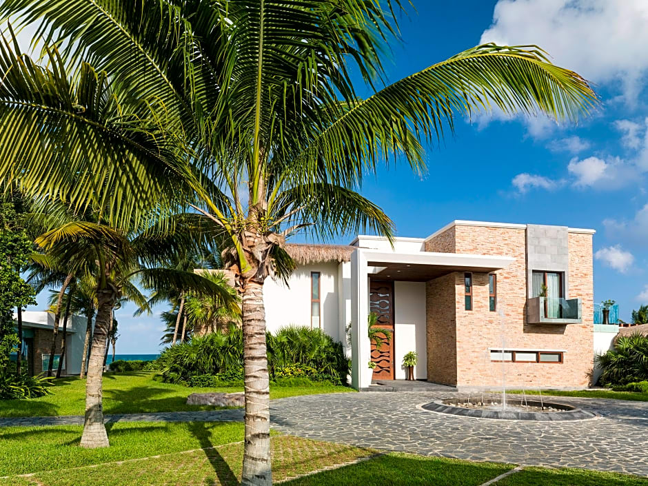 Azul Villa Esmeralda, by Karisma