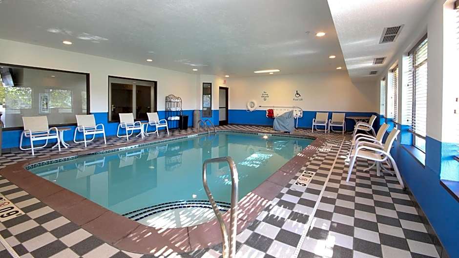Holiday Inn Express Marshall By IHG