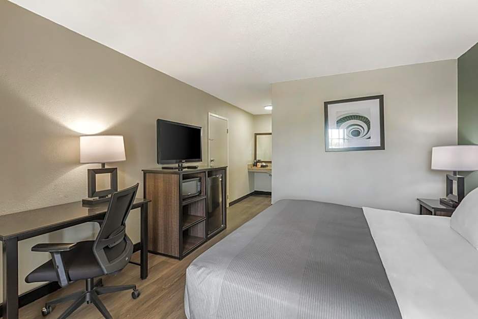 Quality Inn & Suites Santee I-95