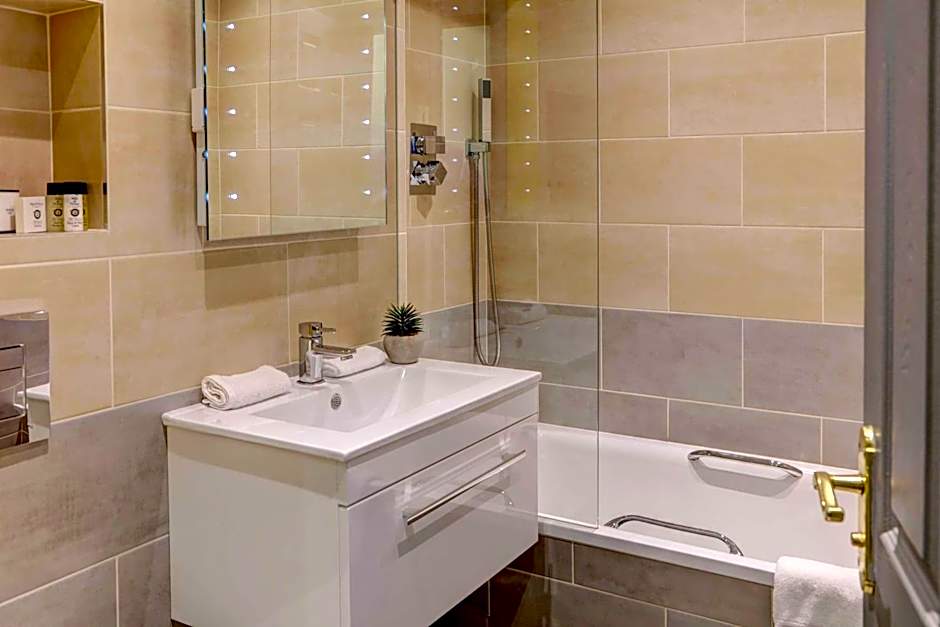 Stonecross Manor Hotel