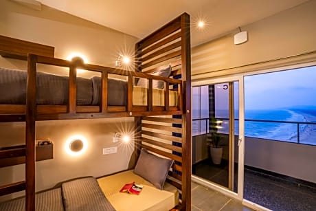 Bed in Superior 6-Bed Mixed Dormitory Room with Sea View