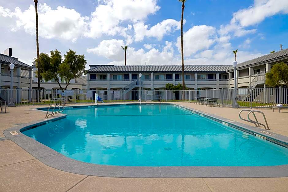 Spark by Hilton Santa Nella