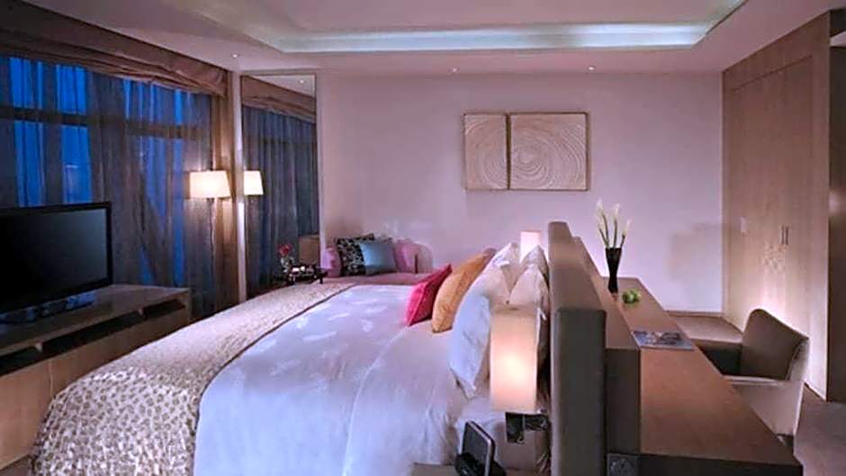 V Hotel