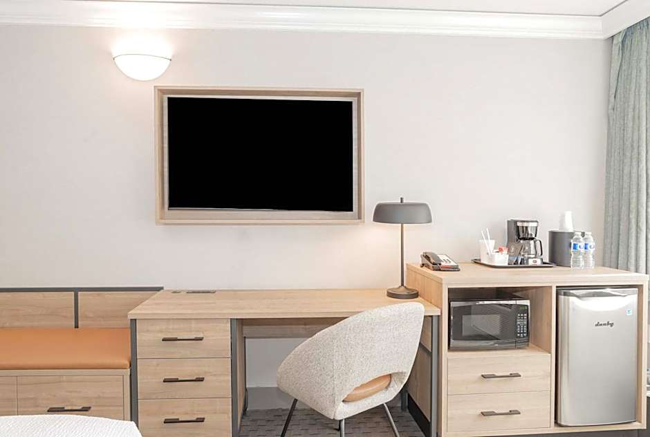 Sandman Signature Vancouver Downtown Hotel