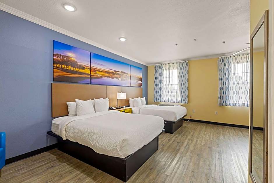 Days Inn & Suites by Wyndham Ft. Worth DFW Airport South