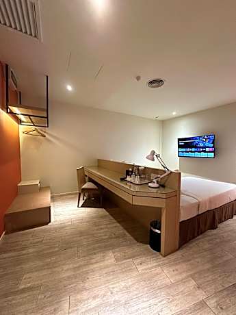 Deluxe Twin Room (No Window)