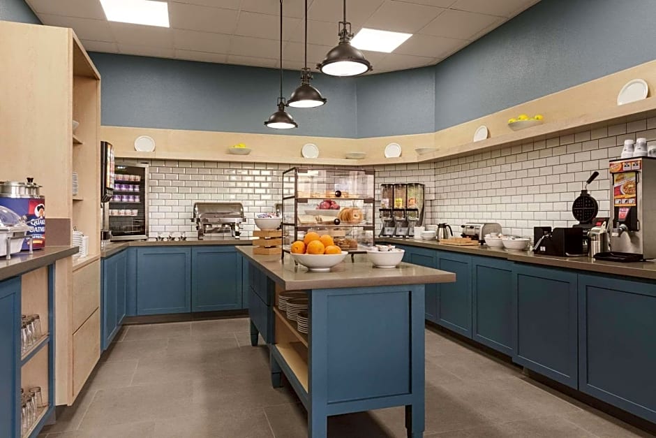 Country Inn & Suites by Radisson, Bakersfield, CA
