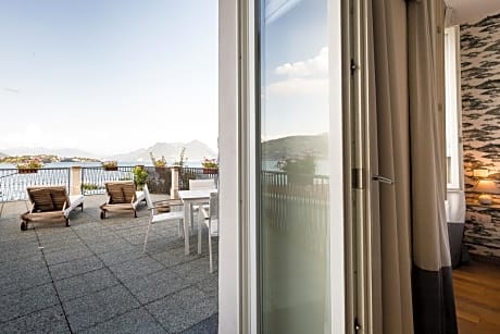 Double Room with Terrace and Lake View