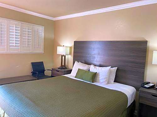 Holland Inn and Suites