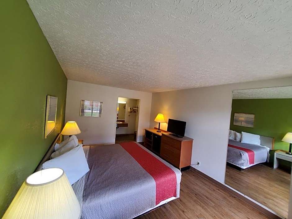 Photo 1 of 2 of 1 King Bed, Nonsmoking
