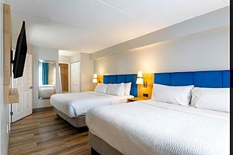One-Bedroom Suite with Two King Beds and Kitchen