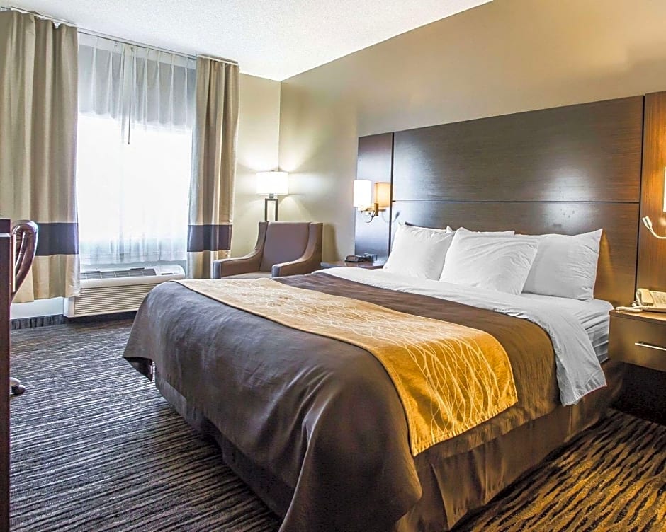 Photo 1 of 7 of 1 King Bed, Accessible, Nonsmoking