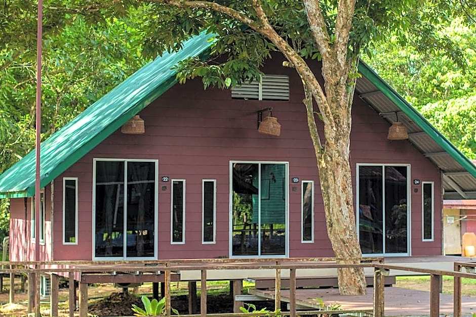 Sukau Greenview Bed and Breakfast
