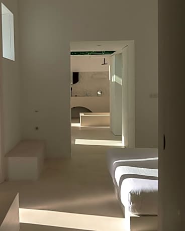 Apartment with Pool View