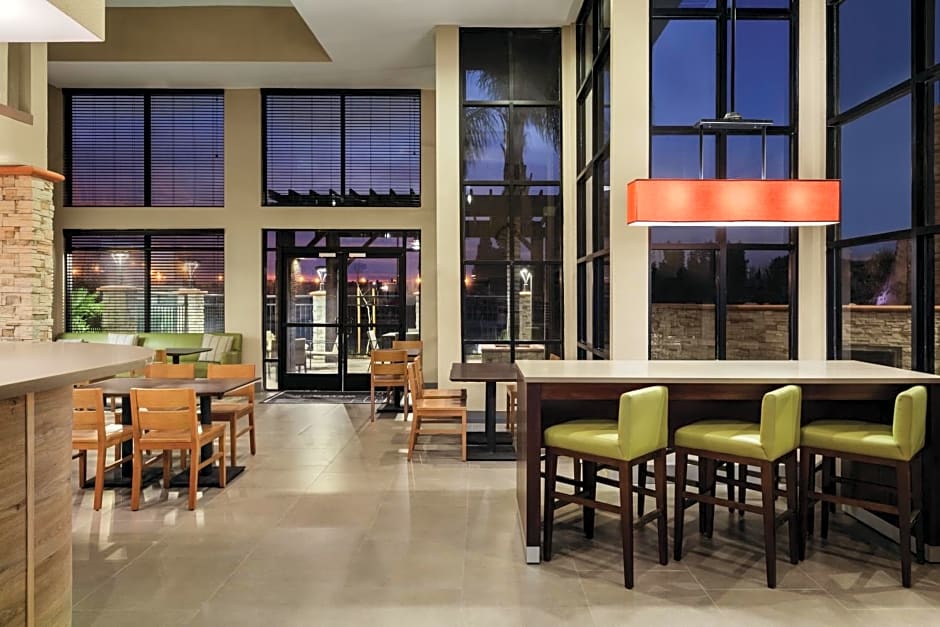 Country Inn & Suites by Radisson, Bakersfield, CA