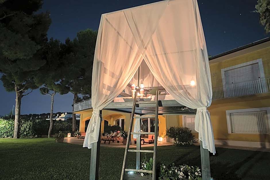 Tra gli Alberi e il Mare