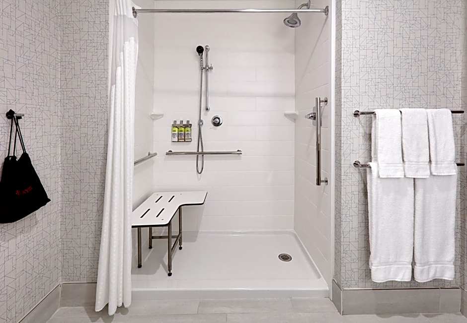 Holiday Inn Express & Suites Dallas NW - Farmers Branch By IHG