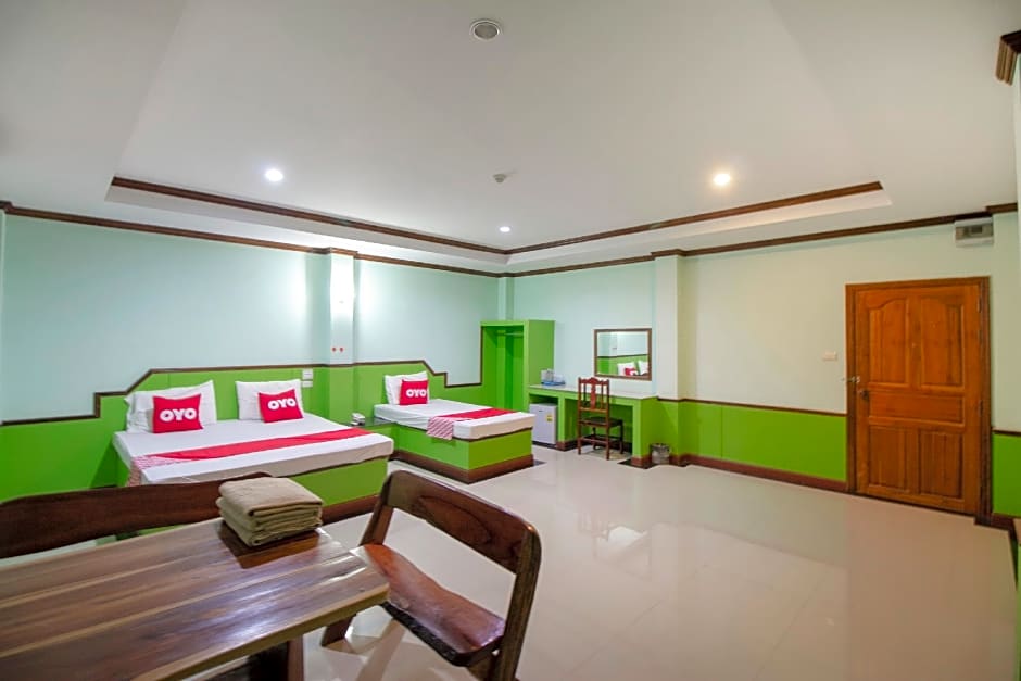 OYO 75334 Train Hotel