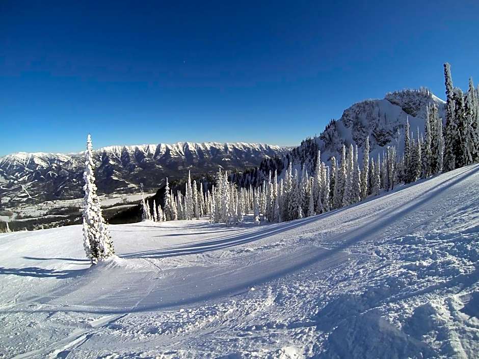 Fernie Slopeside Lodge