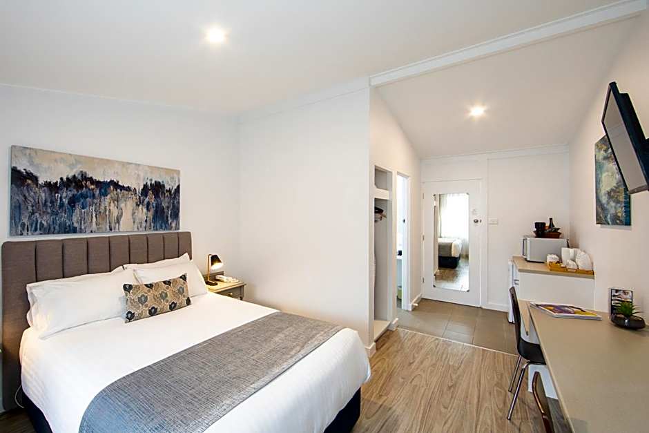 New England Motor Lodge