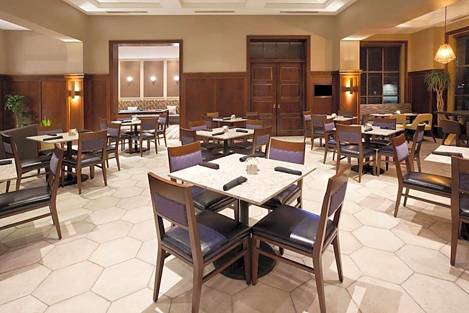 Sheraton St. Paul Woodbury Hotel