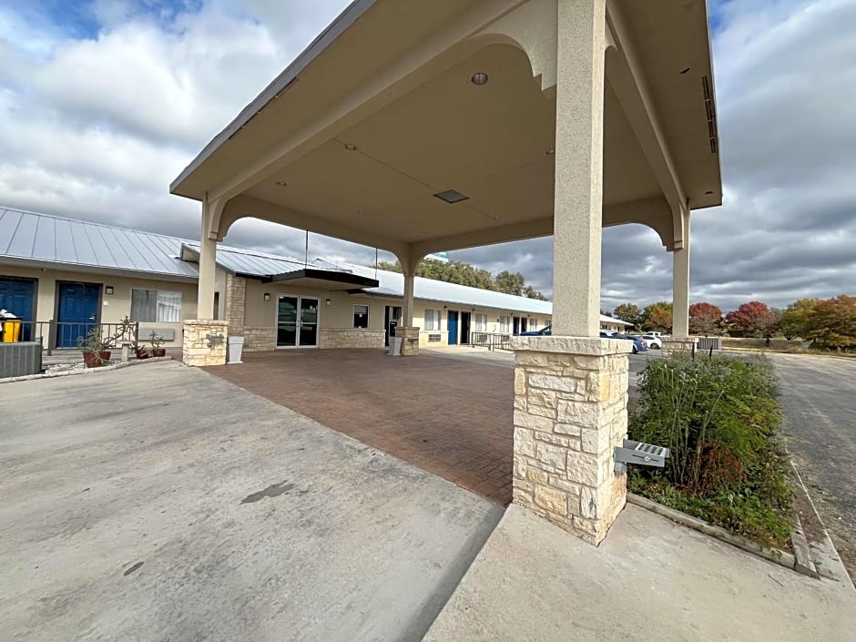 Motel 6 Junction, TX Llano River
