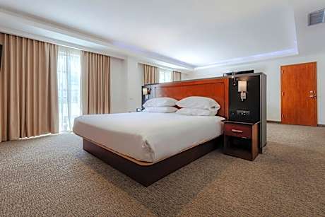 Master, Suite, 1 King, Sofa bed