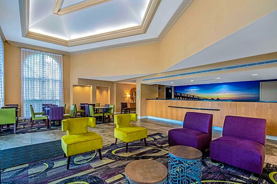 La Quinta Inn & Suites by Wyndham Naples Downtown