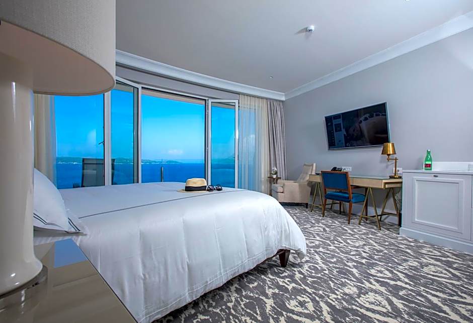 Royal Blue Hotel