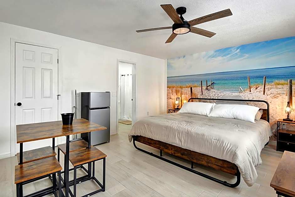 Cozy Studio Suite Near Beach w Kitchenette #11
