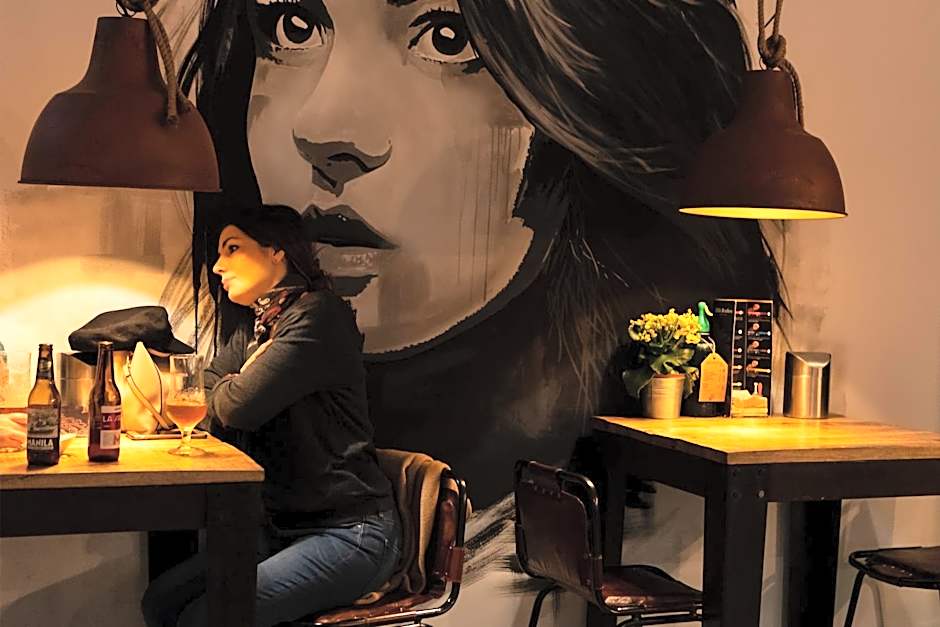 Winederful Hostel & Café