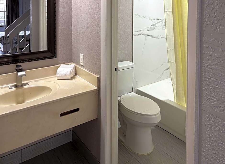 La Casa Inn and Suites