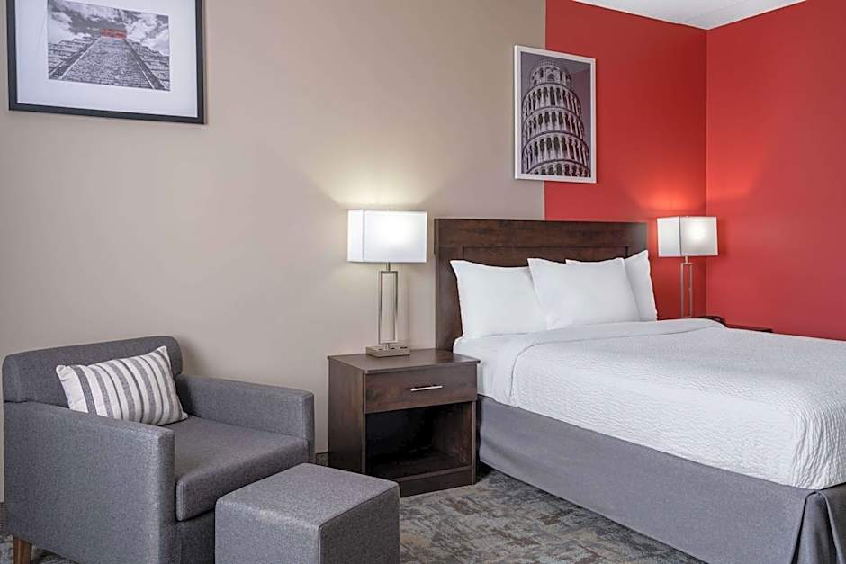 Ramada by Wyndham Thunder Bay Airlane Hotel