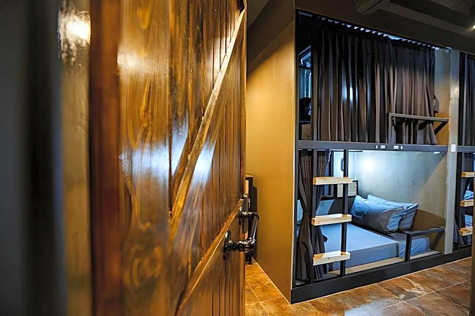 Episode 11 Hostel Sukhumvit