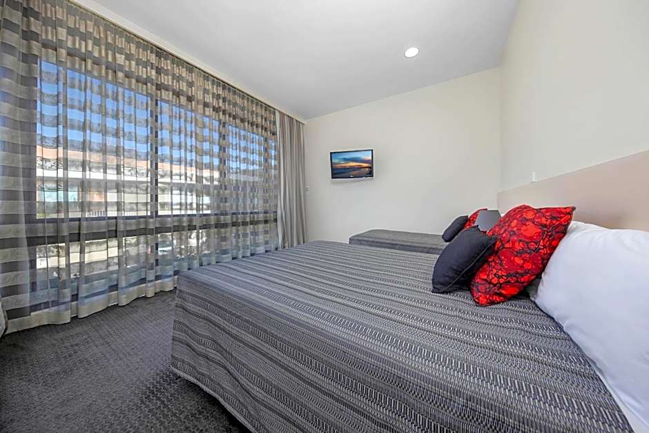 Belconnen Way Hotel & Serviced Apartments