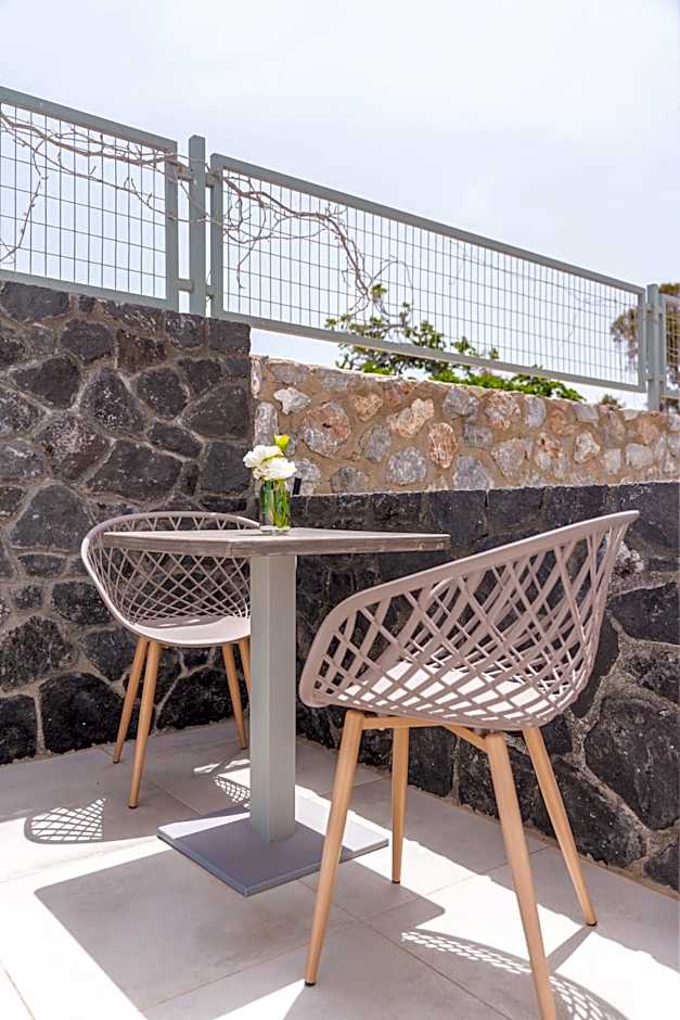 Sandy Villas – Perissa, UT