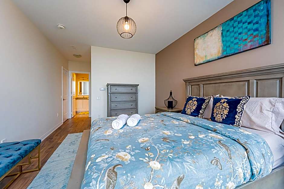 Amazing 3 Bed 4 Bath Penthouse with Roof Top Terrace close to Airport