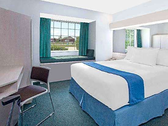 Microtel Inn & Suites by Wyndham Broken Bow