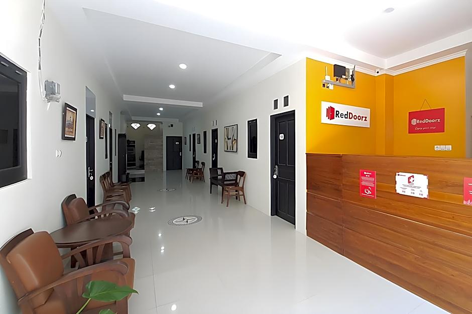Reddoorz Syariah near Solo Square Mall